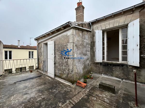 EXCLUSIVITE LA ROCHELLE IMMEUBLE A RENOVER COMMERCE + APPARTEMENT  La rochelle