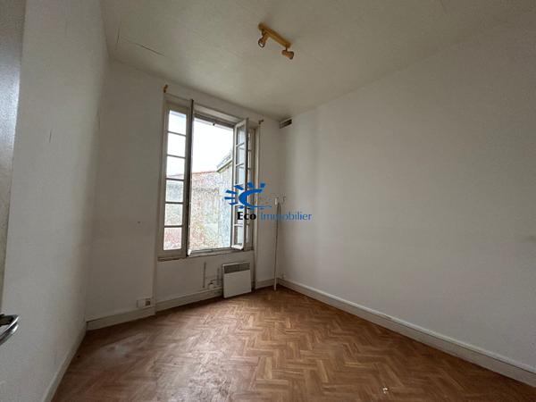 EXCLUSIVITE LA ROCHELLE IMMEUBLE A RENOVER COMMERCE + APPARTEMENT  La rochelle