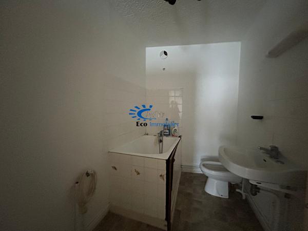 EXCLUSIVITE LA ROCHELLE IMMEUBLE A RENOVER COMMERCE + APPARTEMENT  La rochelle