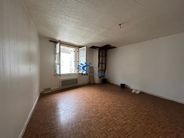 EXCLUSIVITE LA ROCHELLE IMMEUBLE A RENOVER COMMERCE + APPARTEMENT  La rochelle