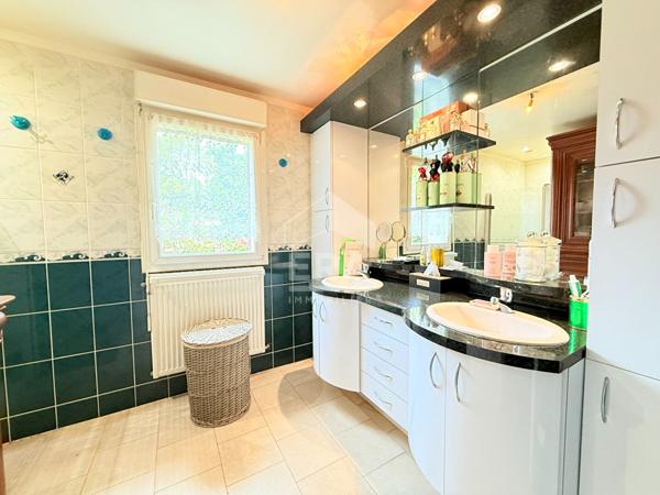 Propriété typique normande 9pièce(s) 183m2 avec dépendance