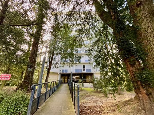 Appartement Proce-Canclaux type 3, cave, balcon, parking,  
Nantes 44100