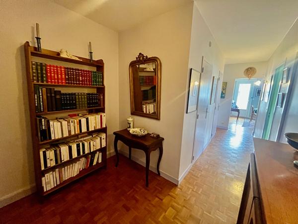 Appartement Proce-Canclaux type 3, cave, balcon, parking,  
Nantes 44100