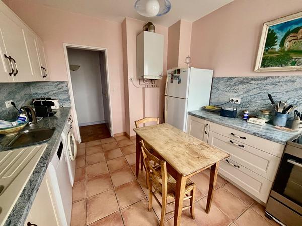 Appartement Proce-Canclaux type 3, cave, balcon, parking,  
Nantes 44100