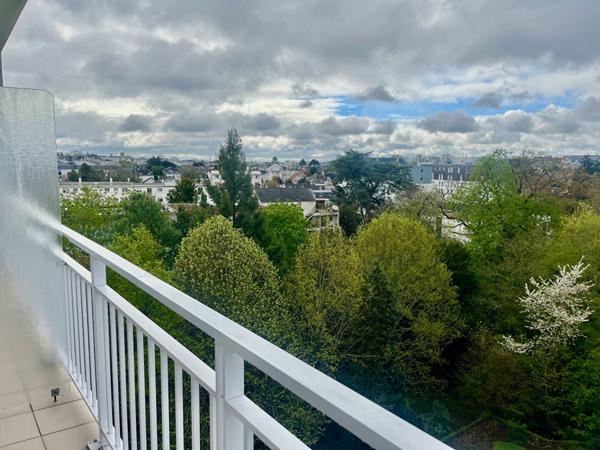 Appartement Proce-Canclaux type 3, cave, balcon, parking,  
Nantes 44100