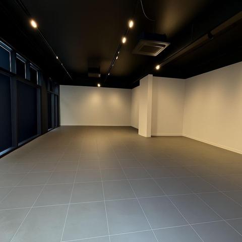 Droit au bail, local professionnel aménagé, neuf.