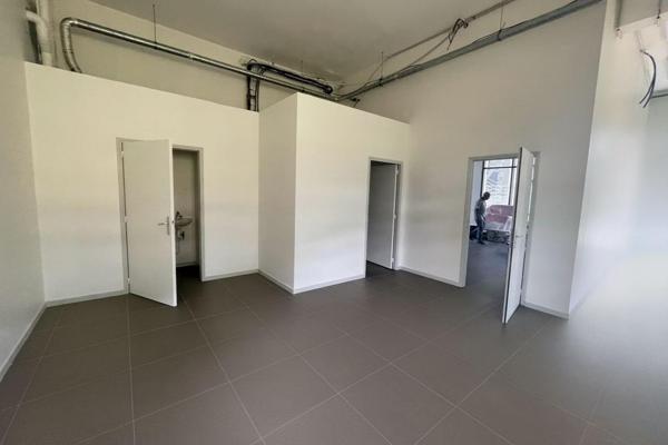 Droit au bail, local professionnel aménagé, neuf.