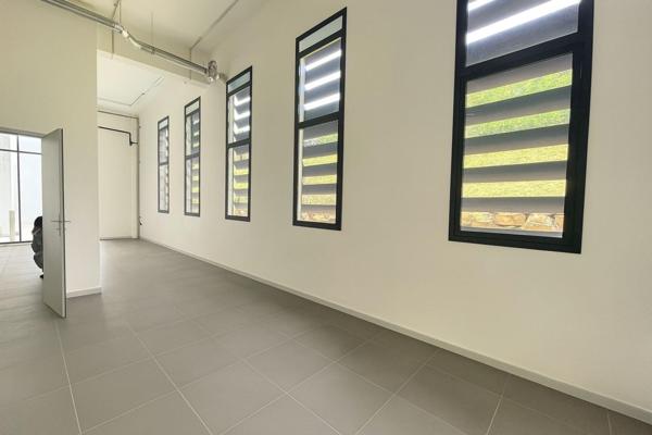 Droit au bail, local professionnel aménagé, neuf.