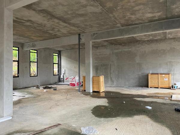 Droit au bail, local professionnel aménagé, neuf.