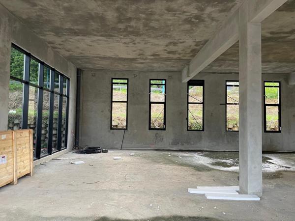 Droit au bail, local professionnel aménagé, neuf.