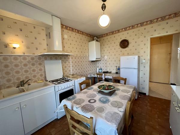 Carcassonne T4 traversant avec 2 balcons et 1 garage