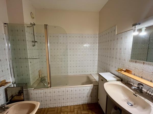 Carcassonne T4 traversant avec 2 balcons et 1 garage