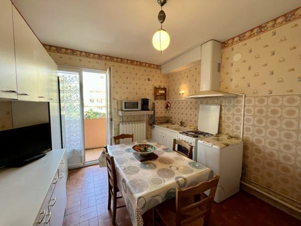 Carcassonne T4 traversant avec 2 balcons et 1 garage