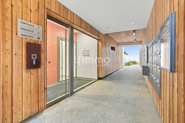 Montreuil Hôpital- Appartement 4P/3ch 77m2 - Terrasse 13m2- Parking