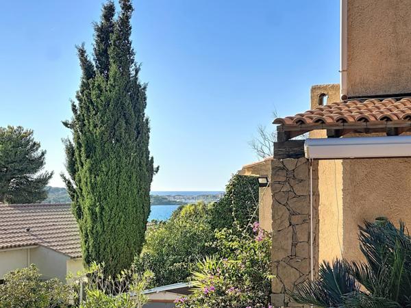 Maison familiale de 175 m² avec piscine, dépendances et aperçu mer – Six-Fours-les-Plages