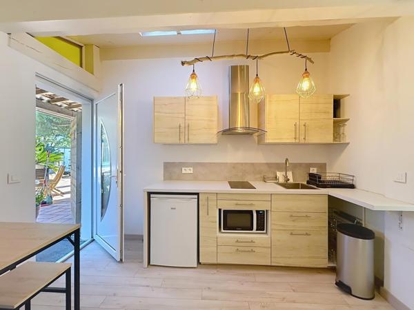 Maison familiale de 175 m² avec piscine, dépendances et aperçu mer – Six-Fours-les-Plages