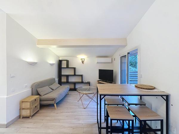 Maison familiale de 175 m² avec piscine, dépendances et aperçu mer – Six-Fours-les-Plages