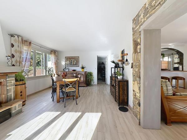 Maison familiale de 175 m² avec piscine, dépendances et aperçu mer – Six-Fours-les-Plages