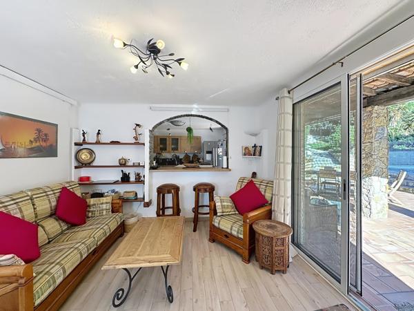 Maison familiale de 175 m² avec piscine, dépendances et aperçu mer – Six-Fours-les-Plages