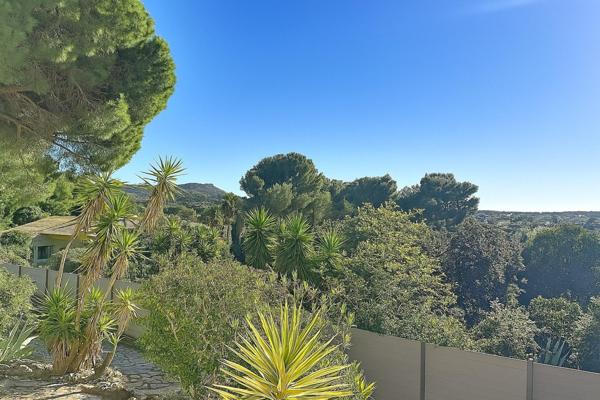 Maison familiale de 175 m² avec piscine, dépendances et aperçu mer – Six-Fours-les-Plages