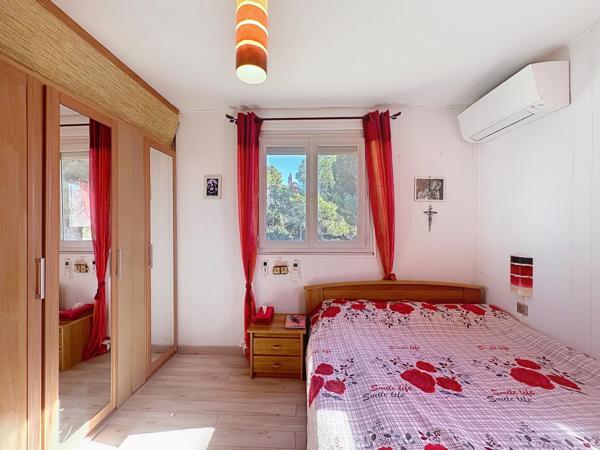 Maison familiale de 175 m² avec piscine, dépendances et aperçu mer – Six-Fours-les-Plages