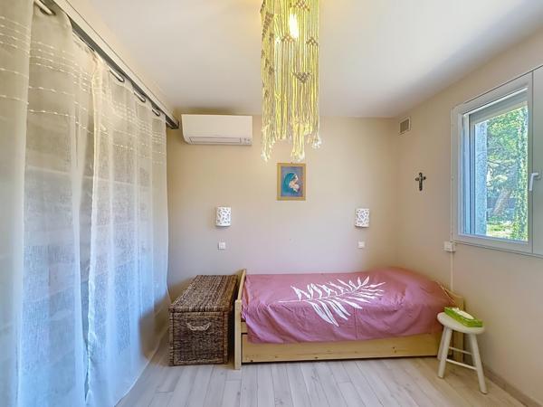 Maison familiale de 175 m² avec piscine, dépendances et aperçu mer – Six-Fours-les-Plages