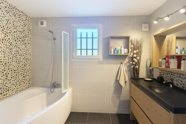 Maison familiale de 175 m² avec piscine, dépendances et aperçu mer – Six-Fours-les-Plages