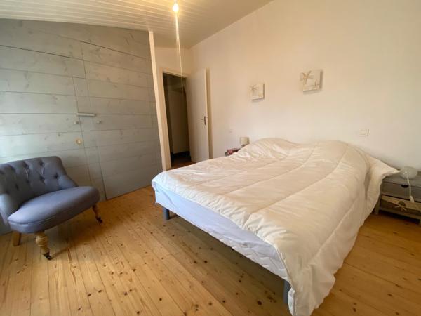 Charmante maison de bourg, 3 chambres, cour pavée avec abris