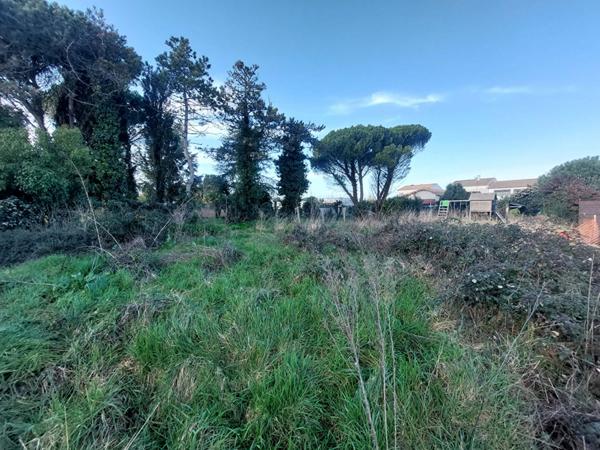 Terrain à bâtir hors lotissement l' Houmeau 400 m2 constructible proche La Rochelle et Ile de Ré