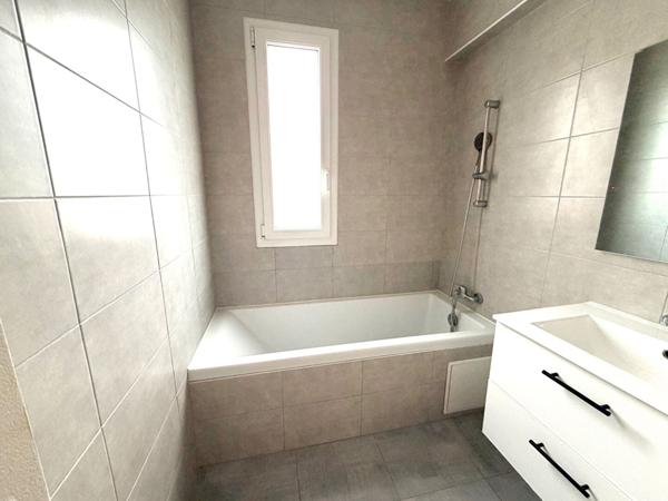 Cagnes Sur Mer Beau 2p 44 m² Terrasse et Cave