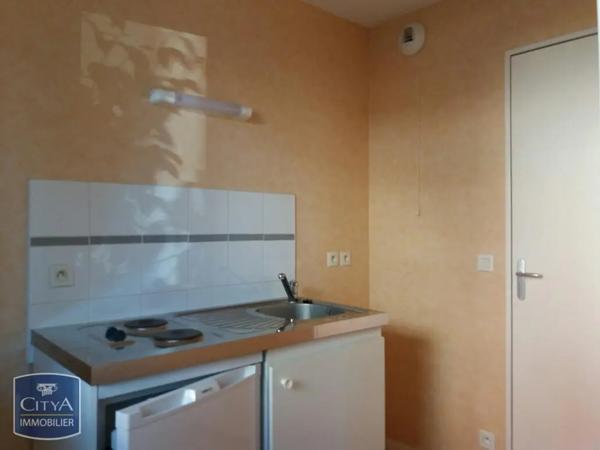 Appartement à louer 2 pièces 47.42m² Châteauroux (36000)