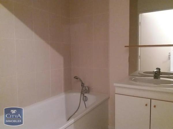 Appartement à louer 2 pièces 47.42m² Châteauroux (36000)