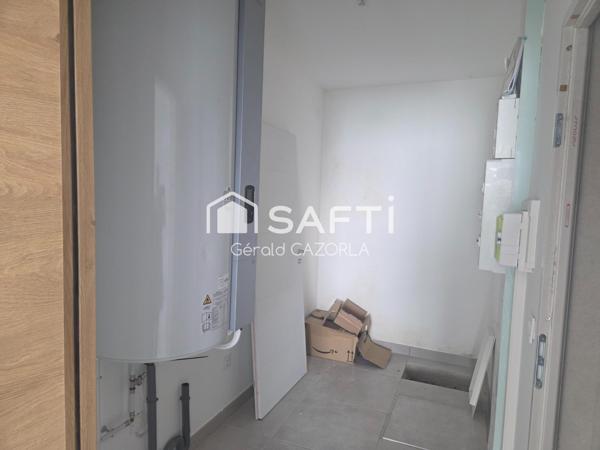 Belle maison contemporaine avec grand garage.