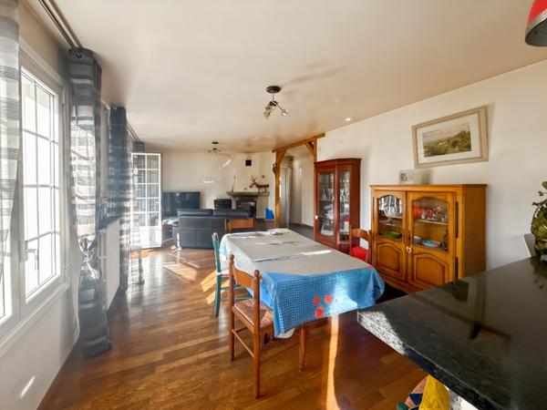 Eaubonne (95600) Eaubonne. Maison avec 4 chambres.