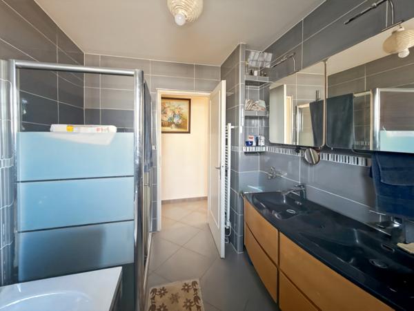 Eaubonne (95600) Eaubonne. Maison avec 4 chambres.