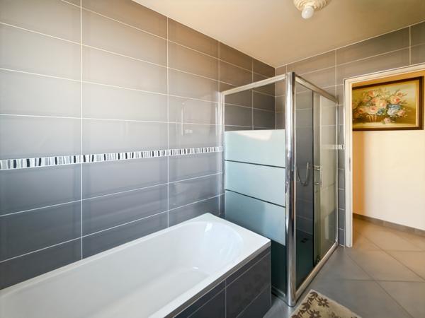 Eaubonne (95600) Eaubonne. Maison avec 4 chambres.