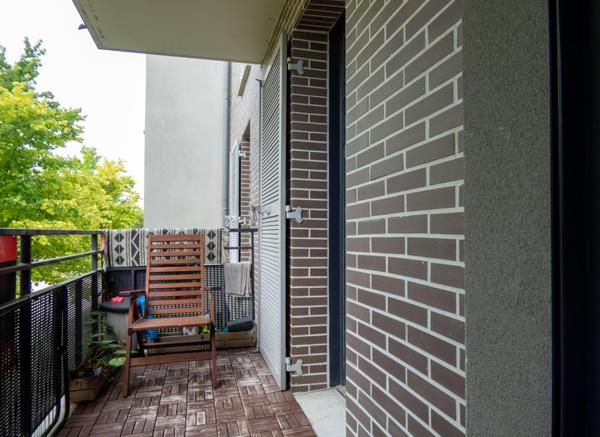 BOIS ROCHEFORT : Proche des transports et commerces : Votre futur F3 avec balcon et 2 places de parking équipé d'une borne  électrique.”