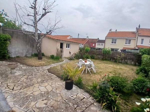 Vente                                                      Maison
                        
                     3 pièces                      73 m2                     à Rezé
