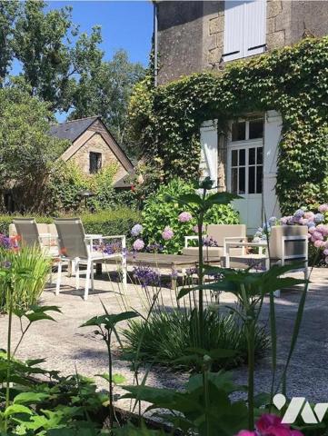 BIEN D'EXCEPTION ! Aux portes de LORIENT, Manoir sur un terrain d'environ 5900m2. (constructible)