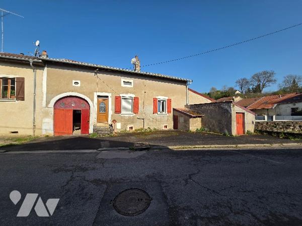 Maison de village, avec jardin, A RENOVER, à vendre sur la commune de BICQUELEY.