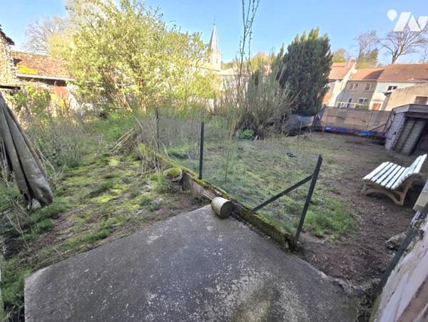 Maison de village, avec jardin, A RENOVER, à vendre sur la commune de BICQUELEY.