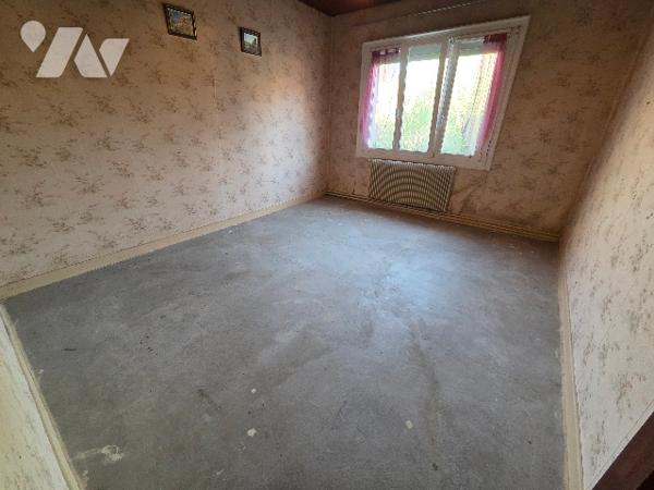 Maison de village, avec jardin, A RENOVER, à vendre sur la commune de BICQUELEY.