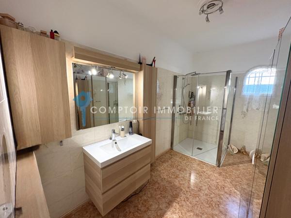 Maison
                                                                                                                                                                                                                                                                                                                        5 pièce(s)                                                                                                                                                                                                          4 chambre(s)                                                                                                                                                                                                          164  m²