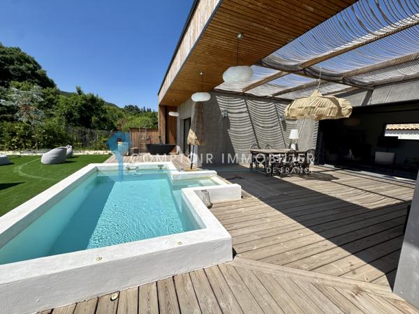 Maison de village
                                                                                                                                                                                                                                                                                                                        4 pièce(s)                                                                                                                                                                                                          3 chambre(s)                                                                                                                                                                                                          120  m²