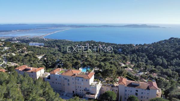 Hyères (83400) Appartement exceptionnel en dernier étage avec vue mer panoramique et grande terrasse sur le toit