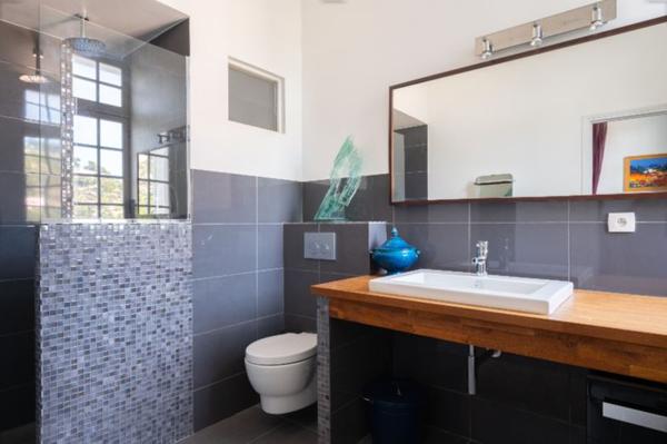 Hyères (83400) Appartement exceptionnel en dernier étage avec vue mer panoramique et grande terrasse sur le toit