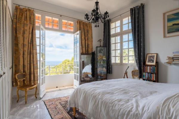 Hyères (83400) Appartement exceptionnel en dernier étage avec vue mer panoramique et grande terrasse sur le toit