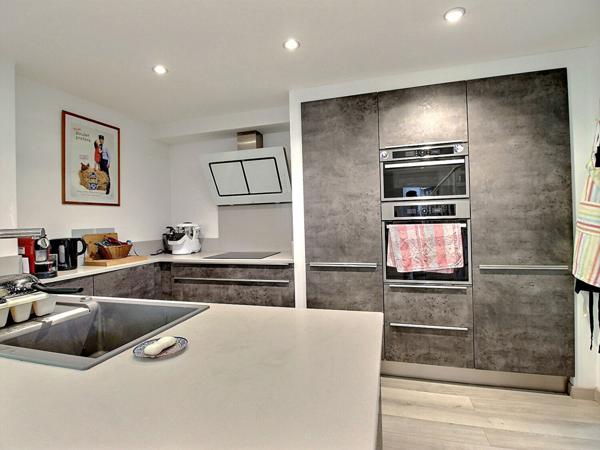 Maison 93m² rénovée avec jardin, 2 Chambres, Mezzanine, Bureau et Grand Garage