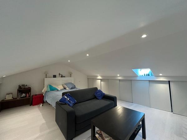 Maison 93m² rénovée avec jardin, 2 Chambres, Mezzanine, Bureau et Grand Garage