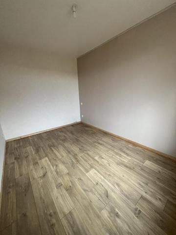 Appartement T3 en rez de chaussé dans villa / 43800 Beaulieu